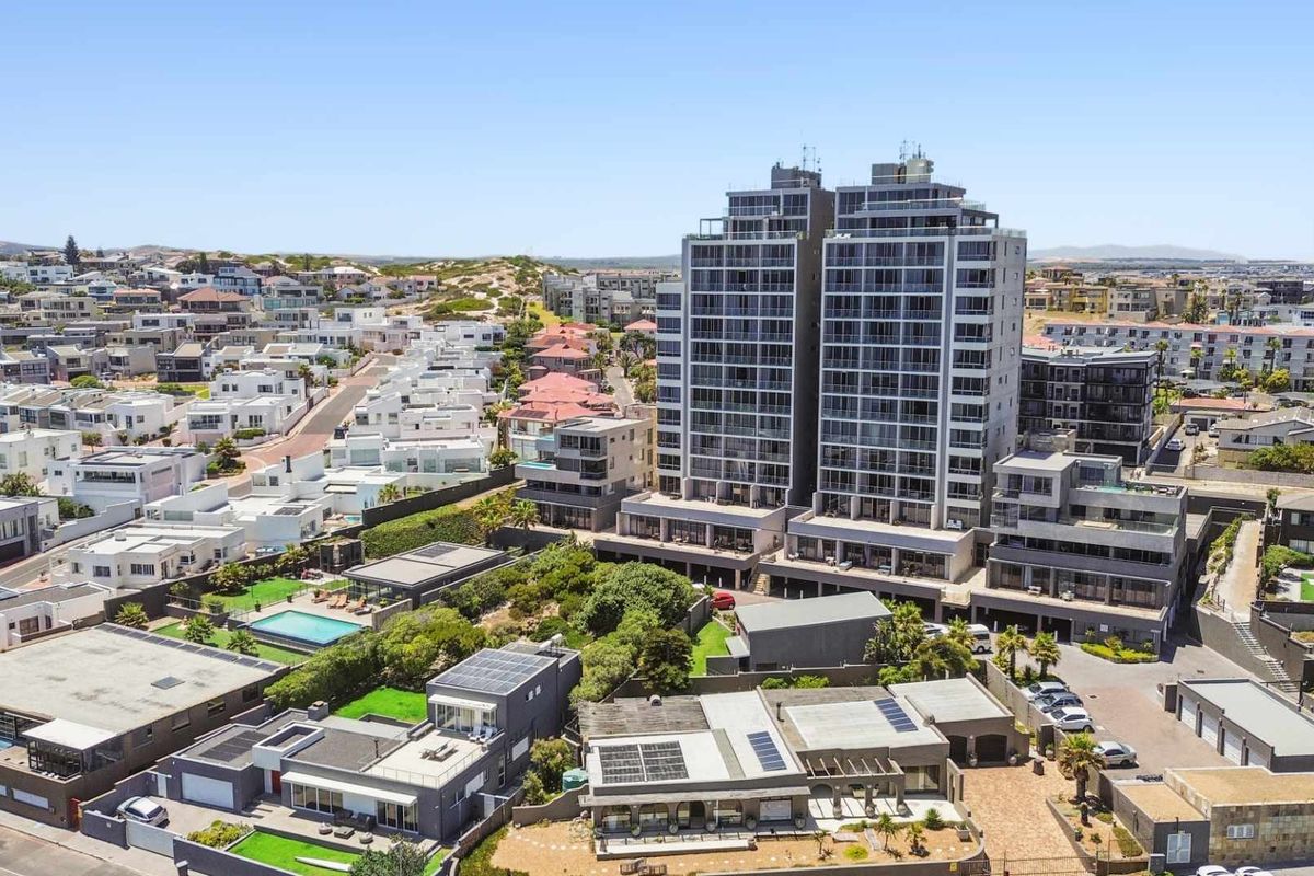 PRIME LOCATION ON THE BEACH FRONT IN BLAAUWBERG - Photo 5