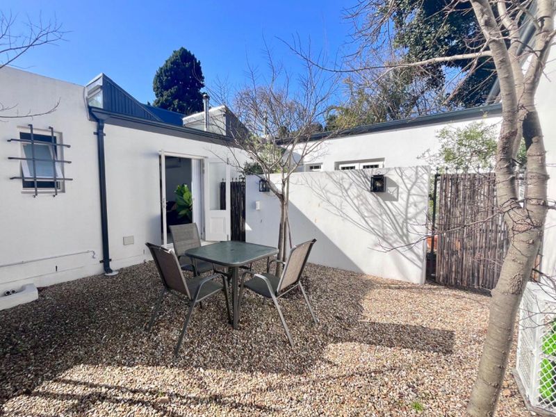Renovated one bedroom house with garden - Photo 9