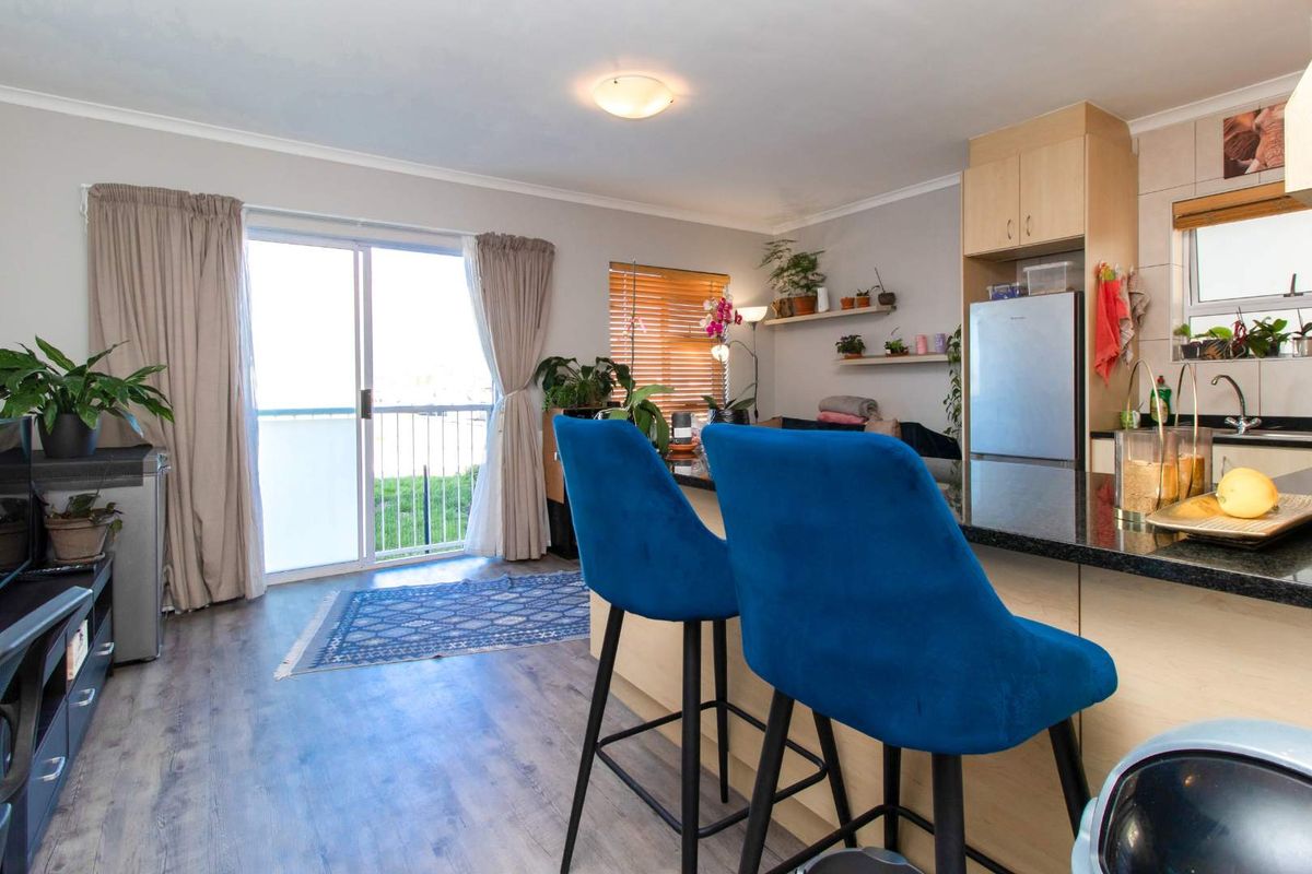 Seaside Escape – Coastal Comfort with Lifestyle Perks - Photo 4