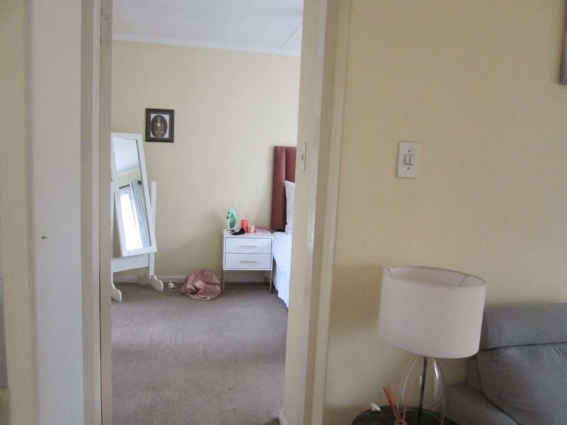 VERY NEAT AND CLEAN BEAUTIFUL ONE BEDROOM TOWN HOUSE FOR SALE IN CENTURION BARGAIN - Photo 9