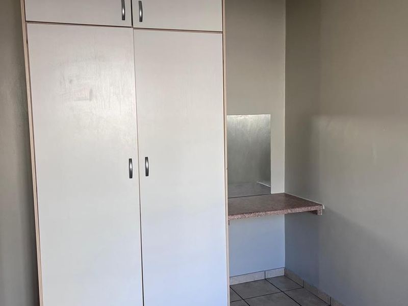 Townhouse For Sale In Pionierspark - Photo 6
