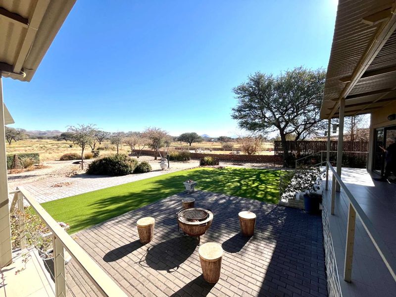 Luxurious 4-Bedroom Home on Omeya Golf Course - Photo 4