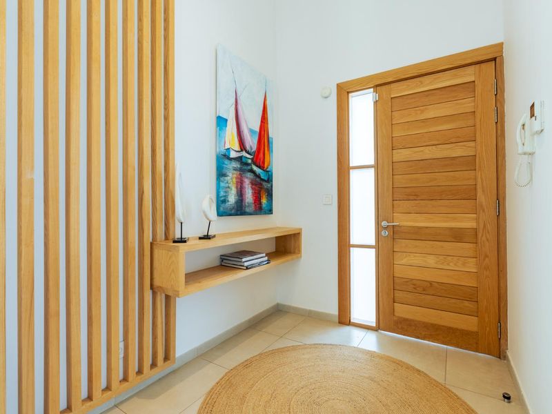 Elevated Coastal Living with Iconic Island Views - Photo 3