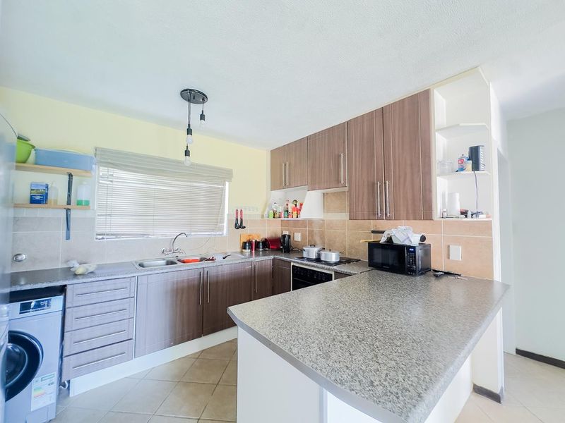 2 Bedroom Townhouse with a Private Garden - Photo 4