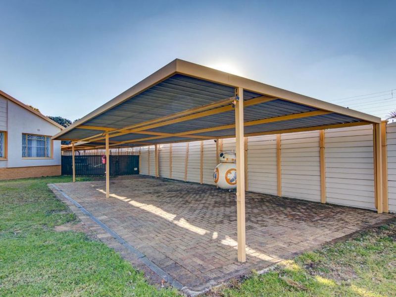 " Charming Family Home with Abundant Amenities" - Photo 3