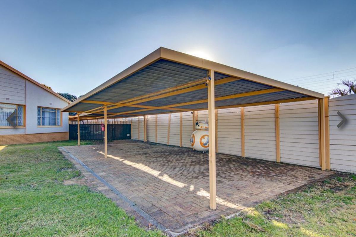 " Charming Family Home with Abundant Amenities" - Photo 3