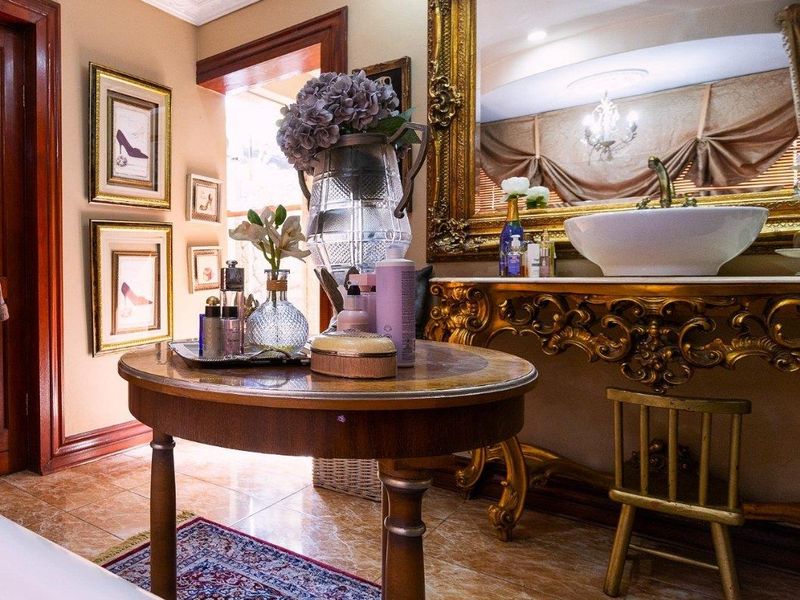 Alberante Security Estate Mansion! - Photo 3