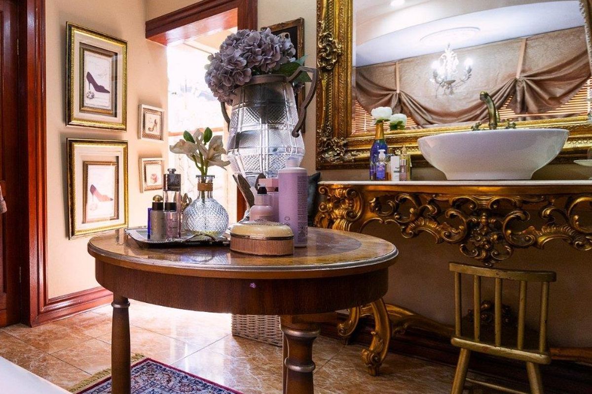 Alberante Security Estate Mansion! - Photo 3