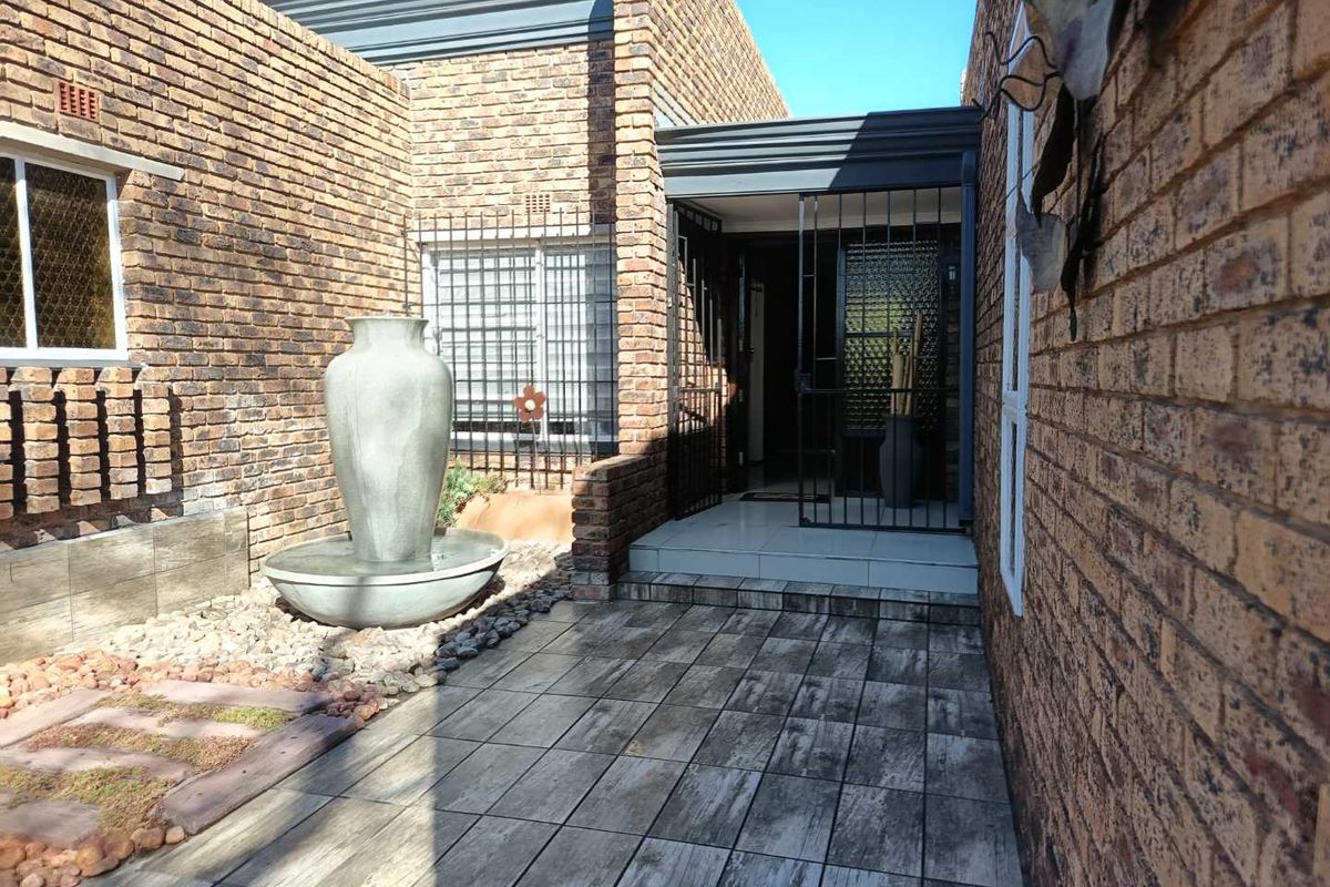 Large Family Home in the heart of Brackenhurst for sale - Photo 3