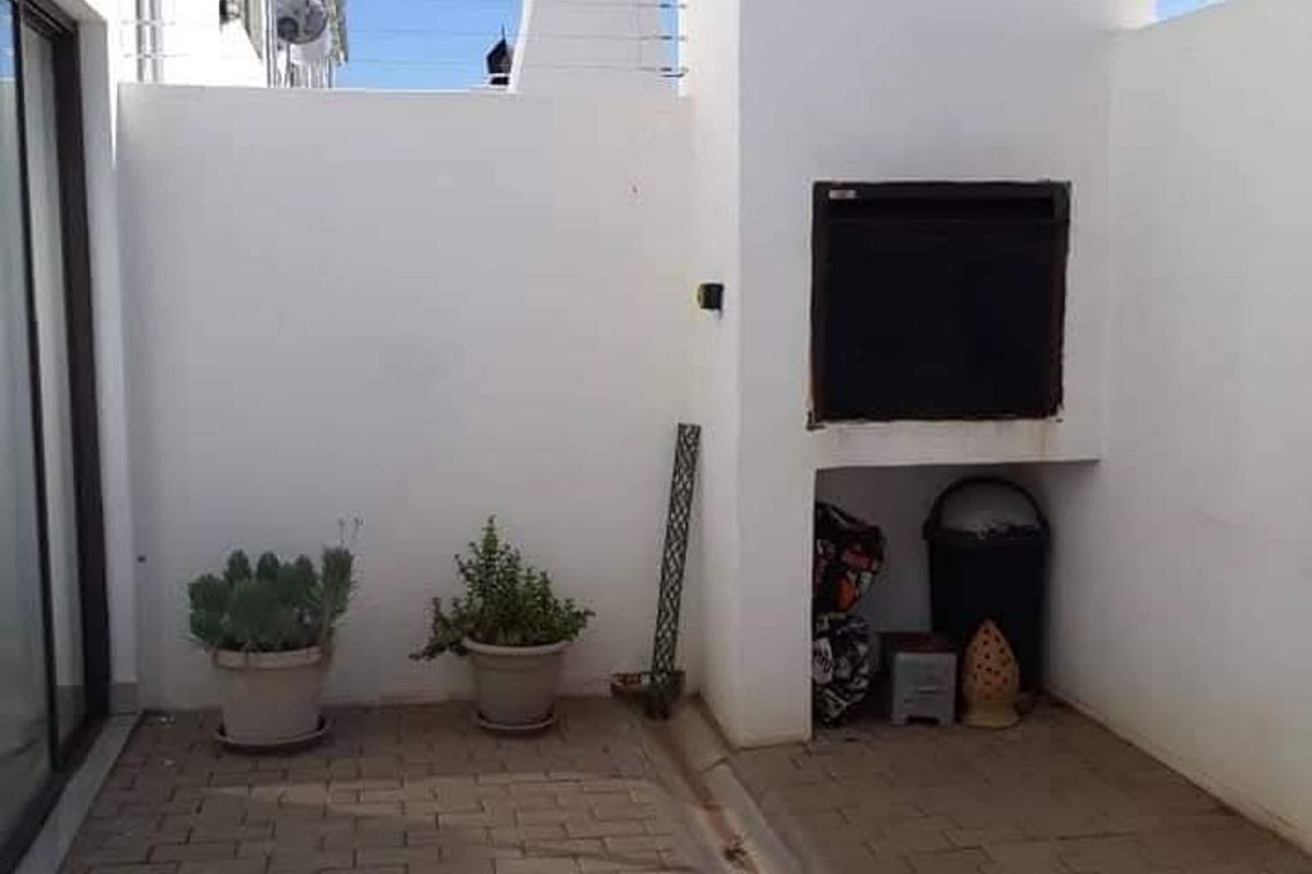 Spacious Townhouse for Sale in Cimbebacia - Photo 5