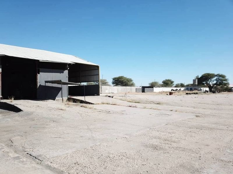 Discover this expansive 18,644m2 light industrial property perfect for your business in Okahandja🌟 - Photo 3