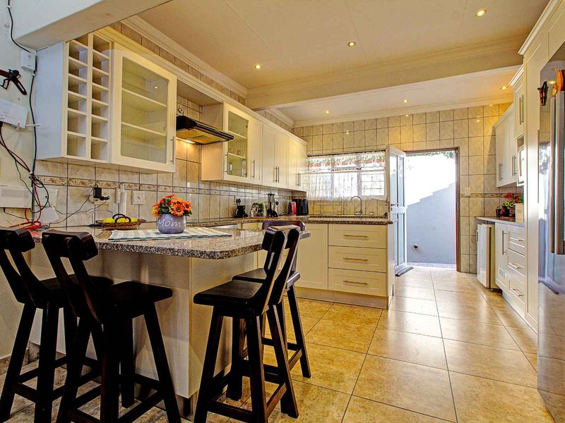 Space, Style & Security — Your Forever Home in Honeydew Ridge Awaits! - Photo 9