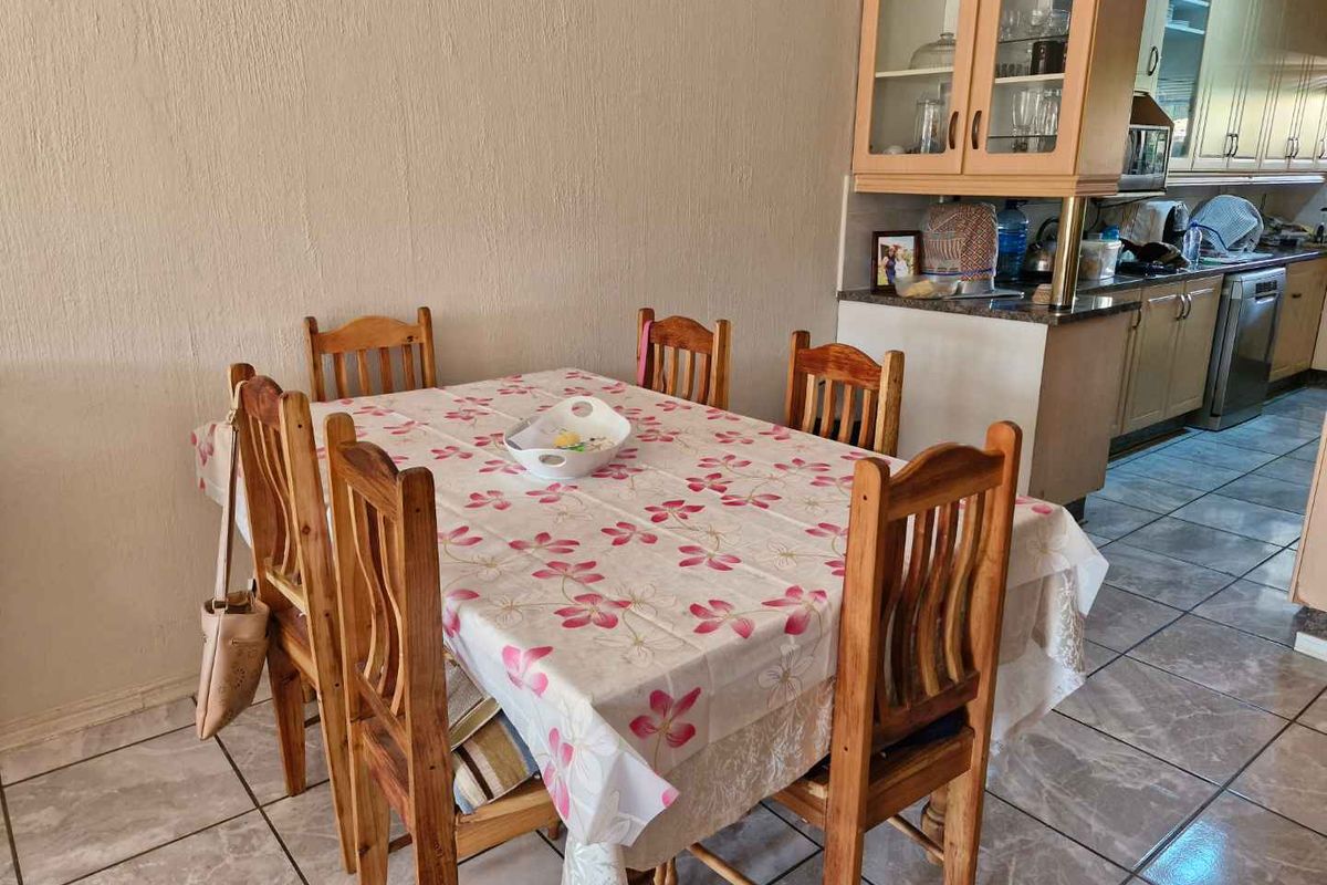 CHARMING PET FRIENDLY TOWNHOUSE - BEYERS PARK - Photo 4