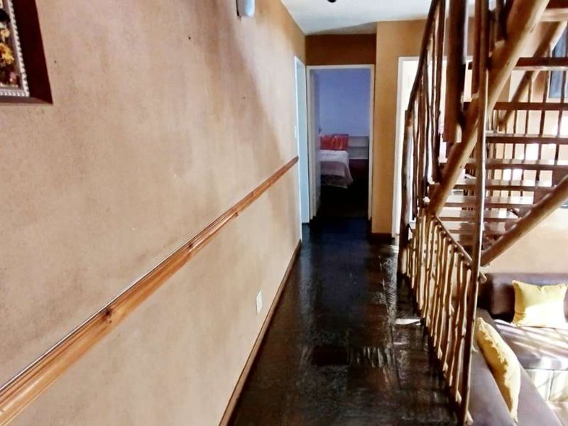 "Double-Story Delight: Perfect for Family Living!" - Photo 9