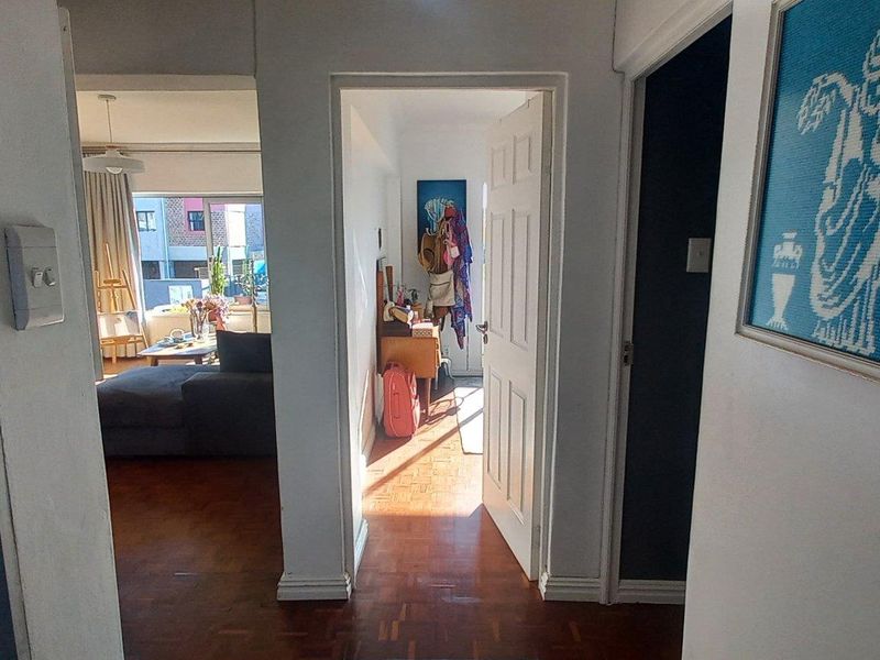 Neat & sunny 2 bedroom apartment - Photo 2