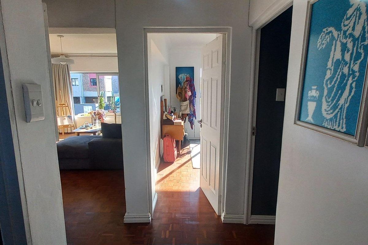 Neat & sunny 2 bedroom apartment - Photo 2