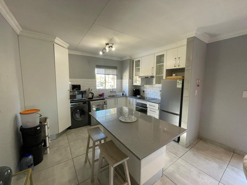 BEAUTIFUL FIRST FLOOR APARTMENT FOR SALE IN ROOIHUISKRAAL NORTH!!! - Photo 8