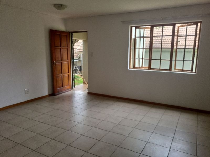 Ground floor unit with Double garage. - Photo 2