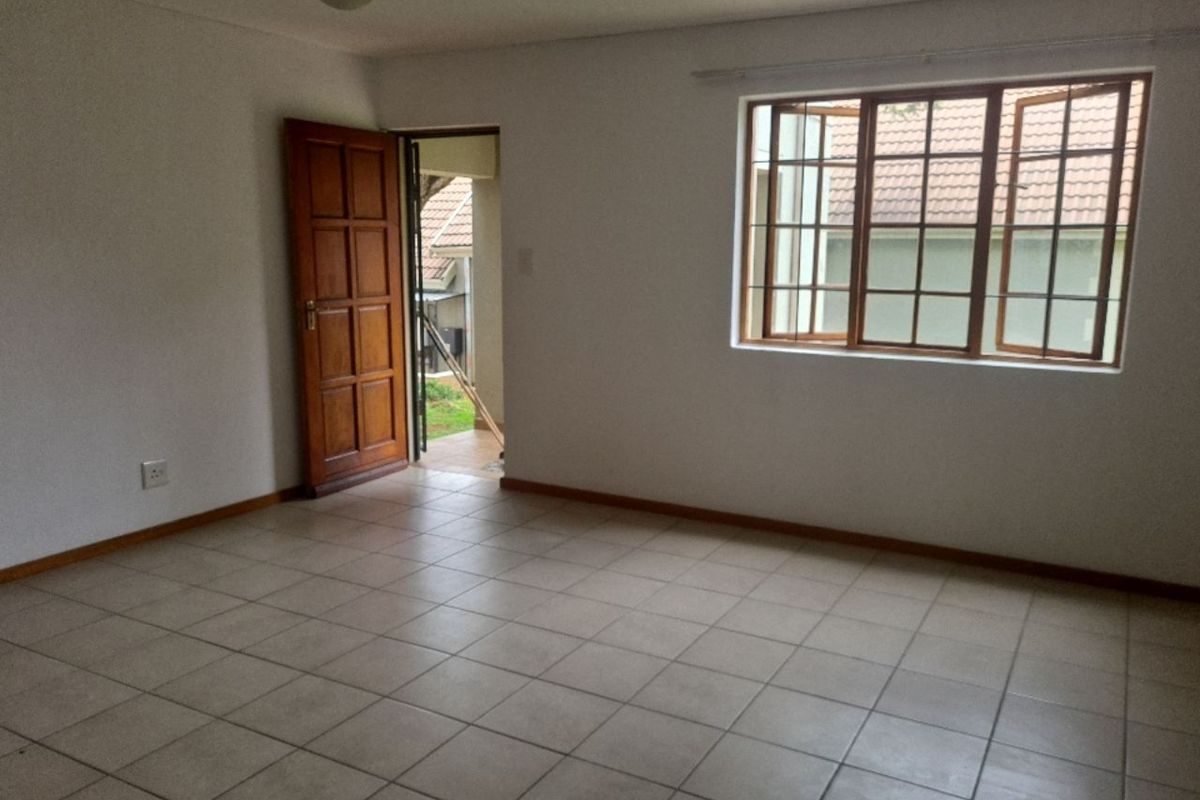Ground floor unit with Double garage. - Photo 2