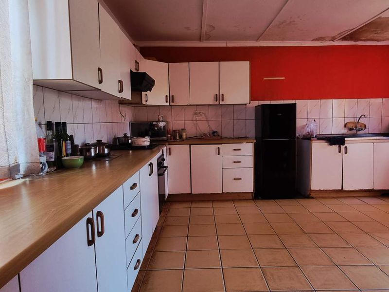Khomasdal 3 bedroom house with flat - Photo 3