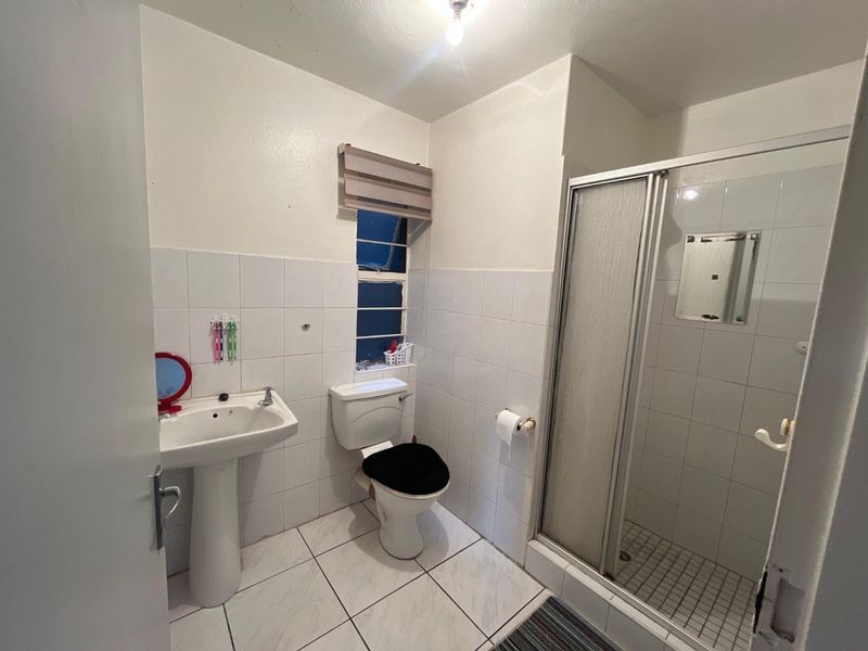 Ground floor 3 Bedrooms, 2 bathroom house - Photo 6