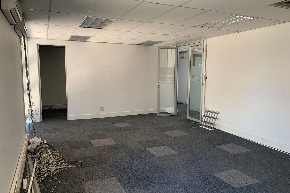 90m2  Paulshof Office To Let - Photo 4