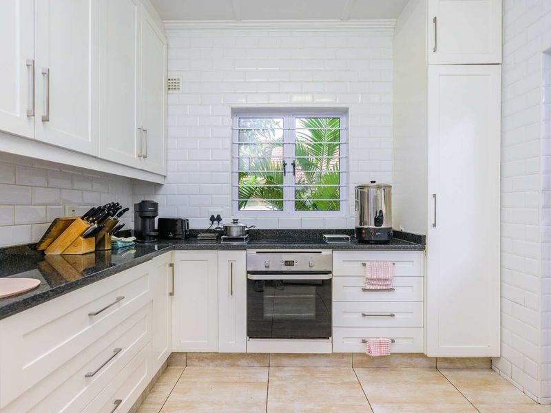 HENDRA - PRIME PROPERTY IN DURBAN NORTH WITH EXTENSIVE OUTBUILDINGS - Photo 10