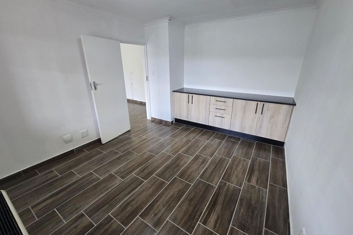 Newly Renovated Commercial Property for Rent – Prime Location - Photo 5