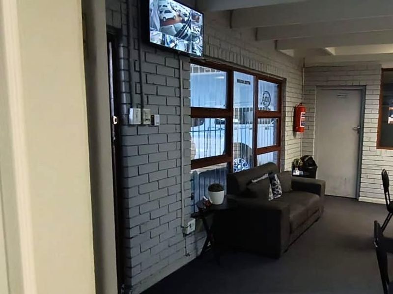 **Prime Commercial Property To Rent in Parow: Ideal for a Car Dealership** - Photo 7