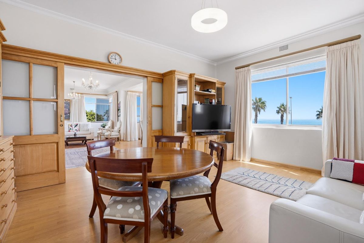 Expansive Frontline Apartment with Spectacular Promenade and Ocean Views - Photo 5