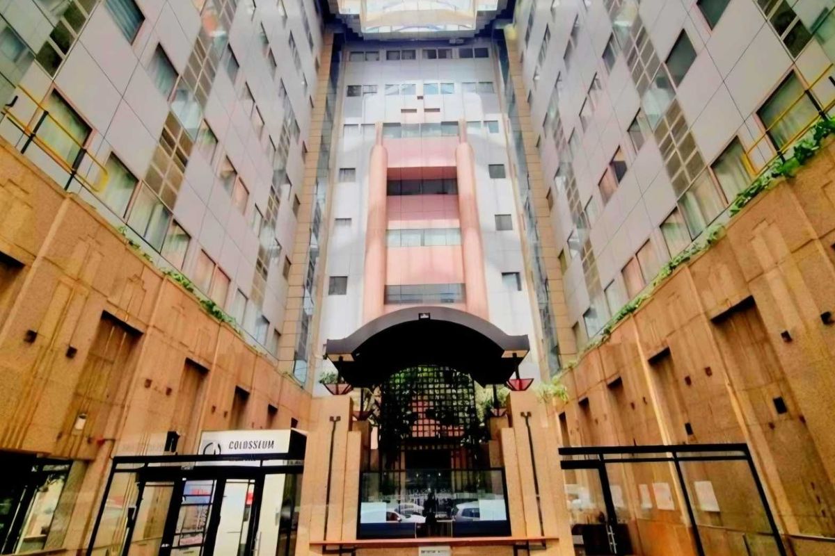 "Discover the exceptional charm of this one-bedroom apartment that perfectly blends style and practicality" - Photo 2