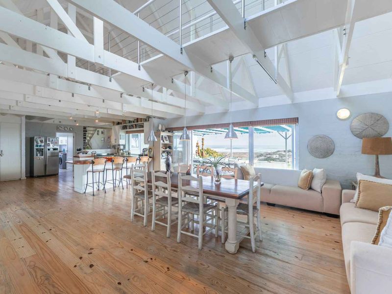 Breathtaking Sea Front Home on double sized erf in Security Estate - Photo 7
