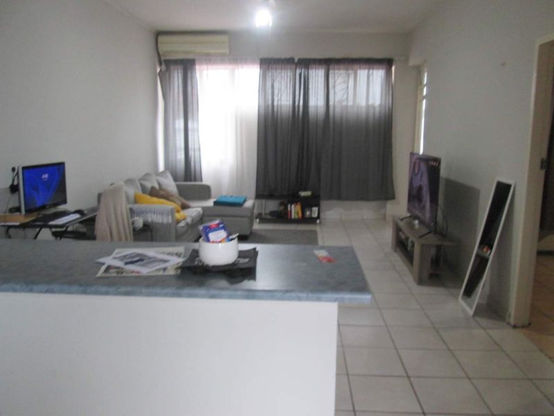OVERVIEW CHARMING [1.5 ] ONE AND HALF BEDROOM FLAT FOR SALE INTHE HEART OF PRETORIA  [ GEZINA ] - Photo 6