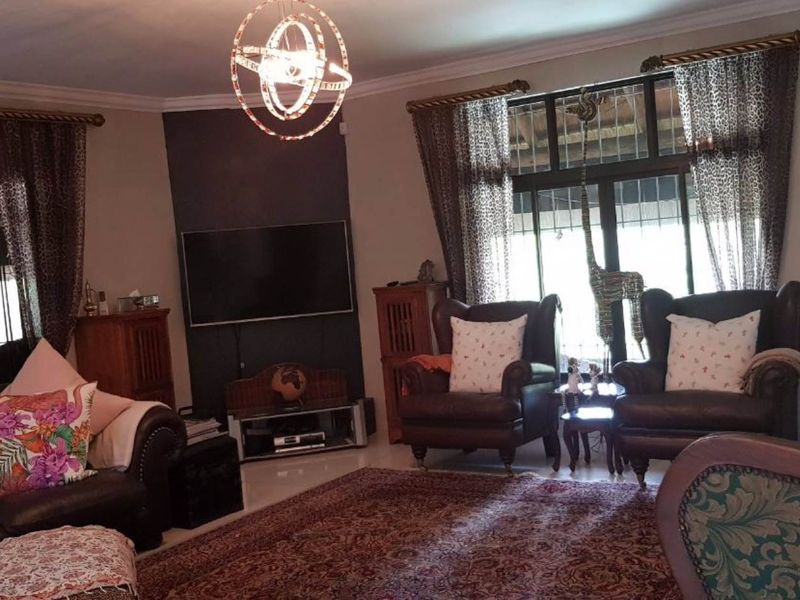 Elegance & Class! - Photo 3