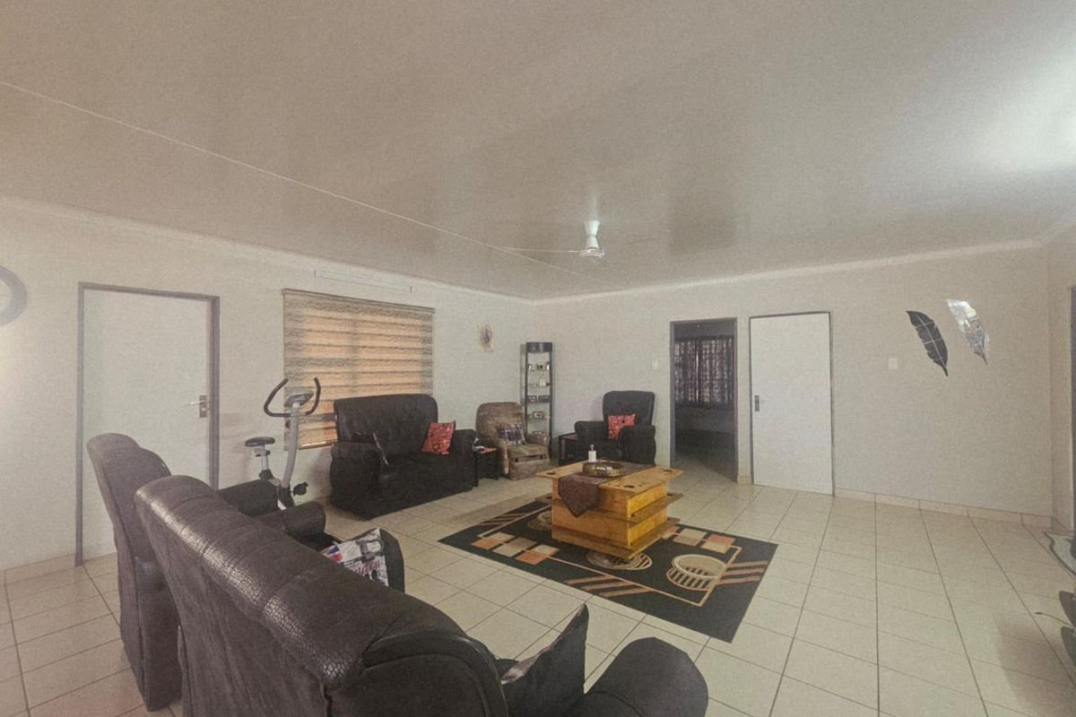 Versatile Investment Property with Main Residence and Student Accommodation - Photo 5