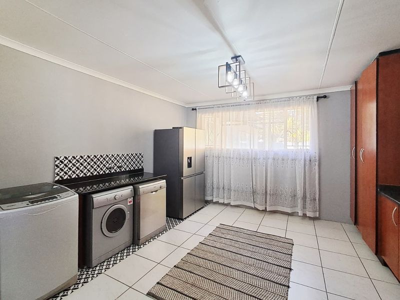 6 Bedroom House for Sale in Brackenhurst - Photo 9