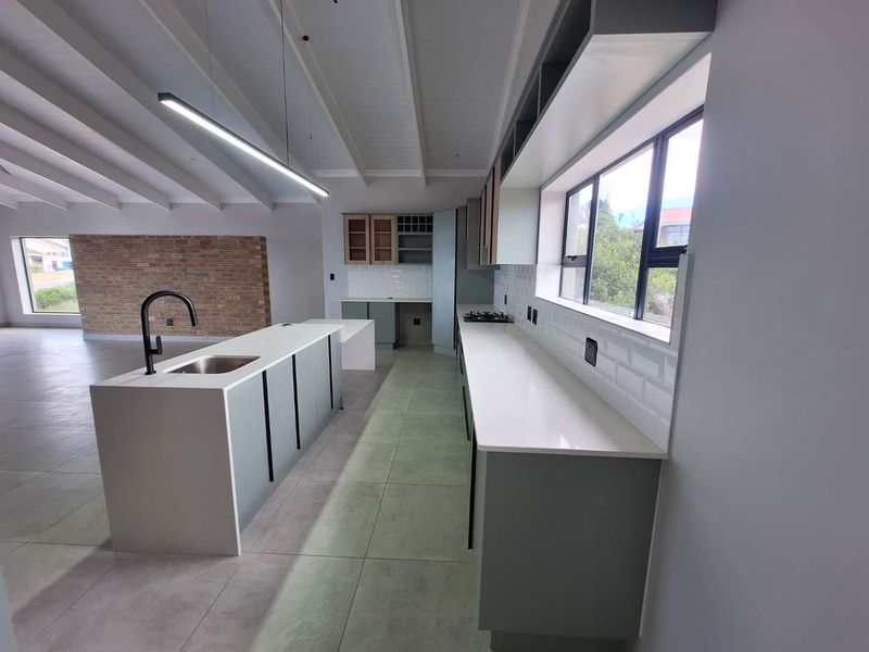 Modern Newly Built- 3-Bedroom Duet in Dana Bay - Photo 2
