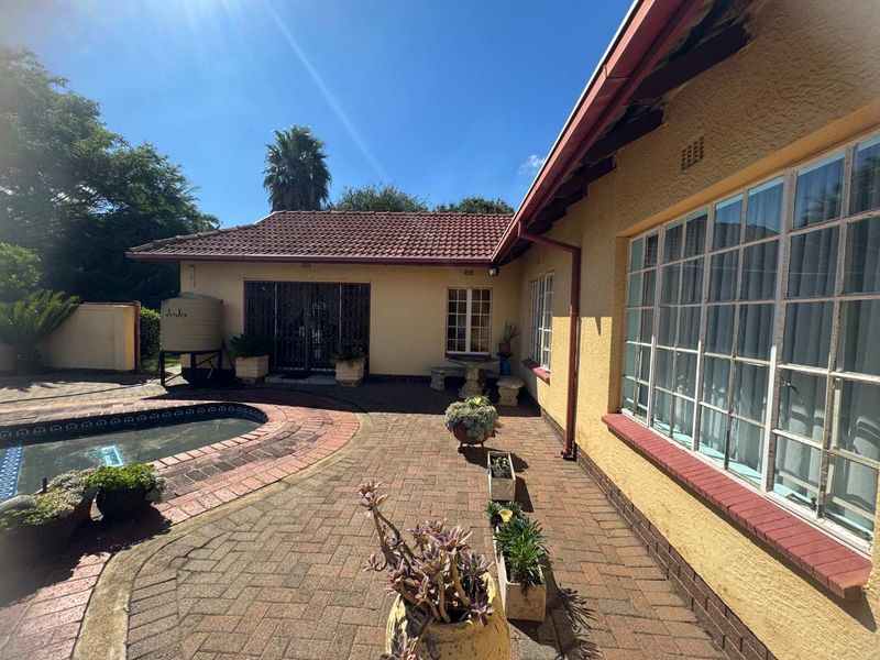 Large Family Home with 2 bedroom flat - Photo 5