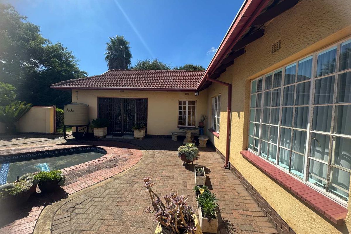 Large Family Home with 2 bedroom flat - Photo 5