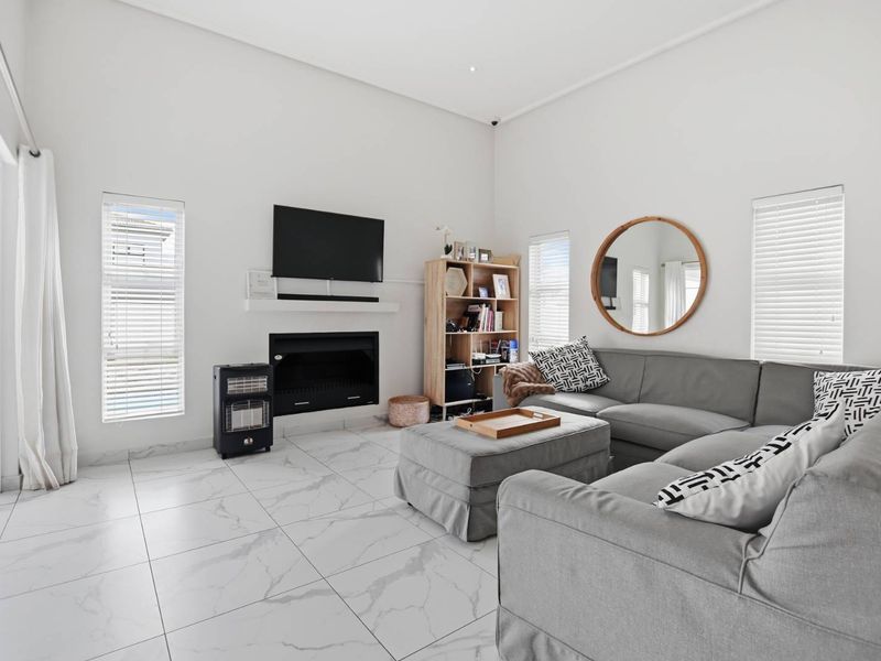 A RARE FIND IN SOUGHT-AFTER SAGEWOOD LIFESTYLE ESTATE - Photo 9