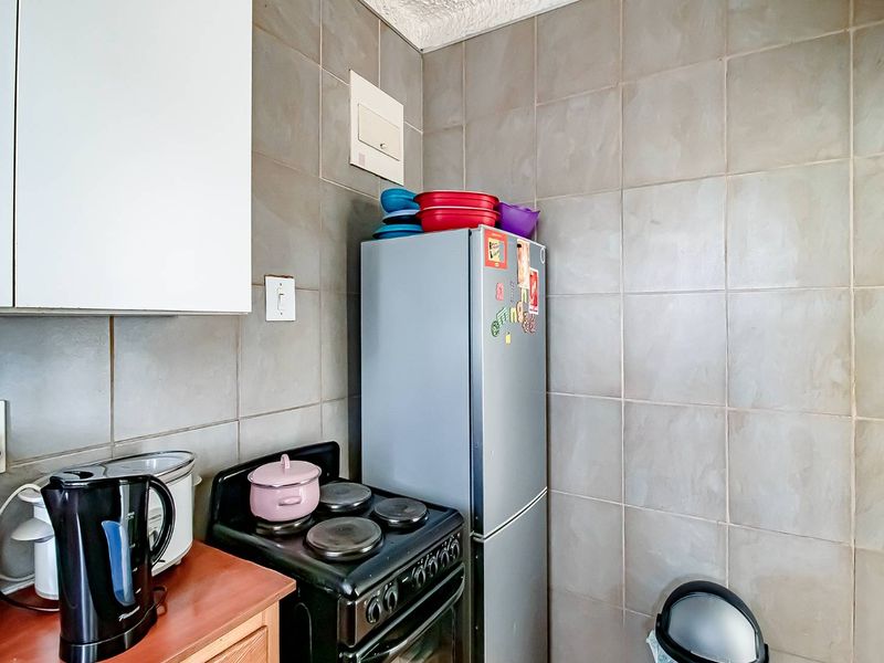 Second Floor Apartment in a Great location. - Photo 9