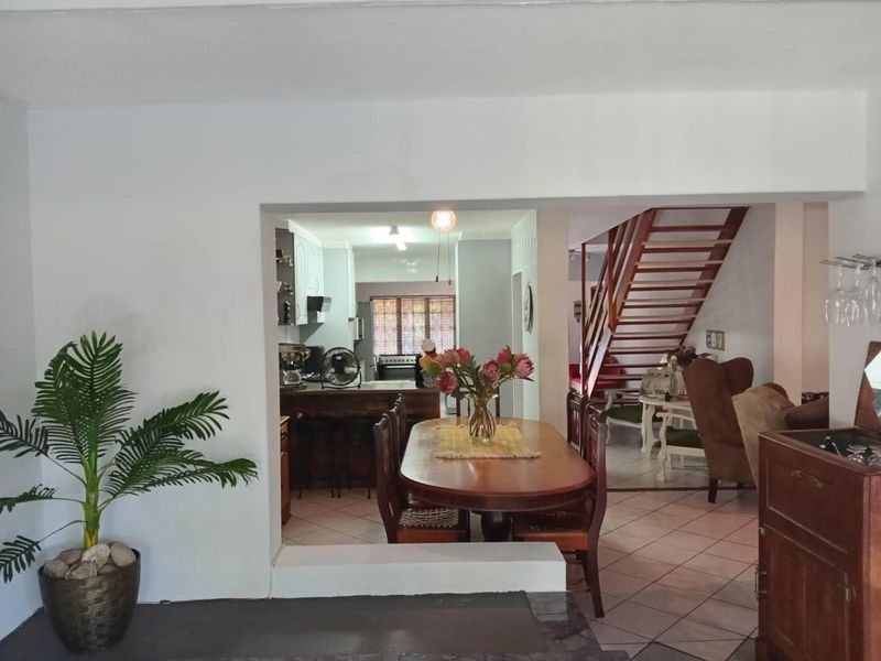 Modern 3-Bedroom Duplex in Secure Arboretum Complex - Photo 6