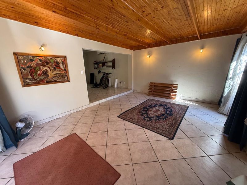 Charming 3-Bedroom Residence in Queenswood - Photo 9