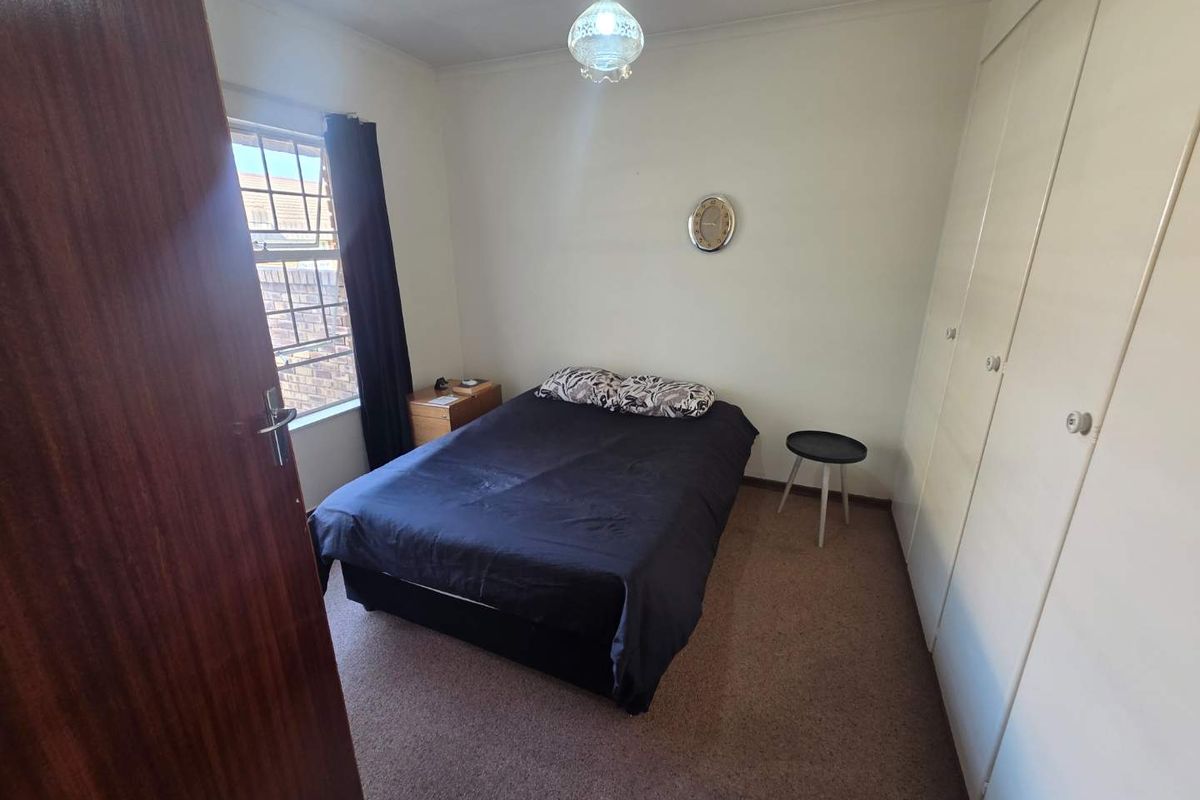Charming 2-Bedroom Home Perfect for Over-50s in Norton Park - Photo 4