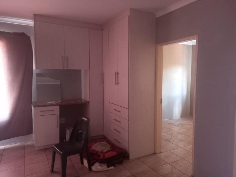 FOUR BEDROOM STAND ALONE HOUSE AVAILABLE IN ORCHARDS . - Photo 7