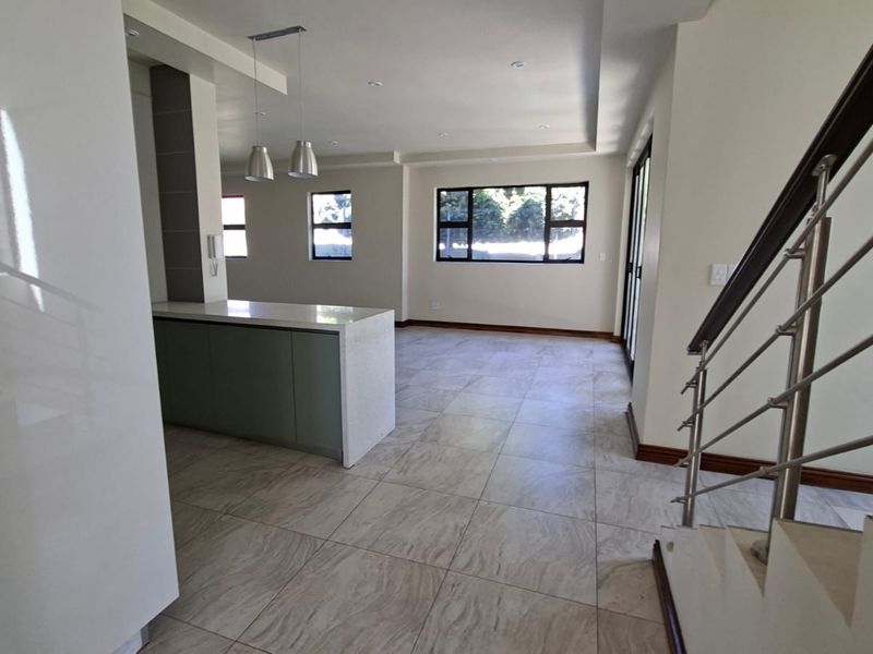 Sophisticated Bedfordview Living with Style, Space & Security - Photo 7