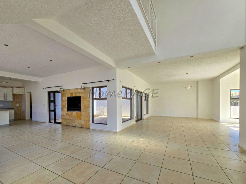 Long Beach Ext 1, Walvis Bay.  Attractive Double Storey 4 Bedr Corner home is for Sale - Photo 8