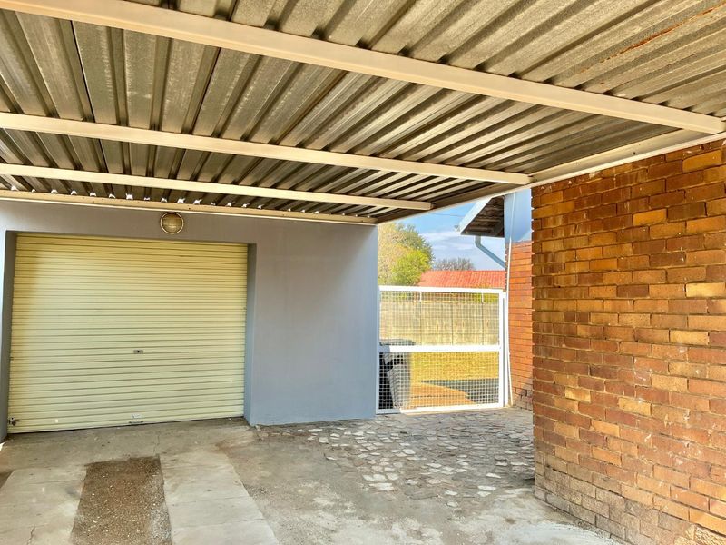 "Move-In Ready: Modern 4-Bed Home in Prime Van Dyk Park - Photo 8