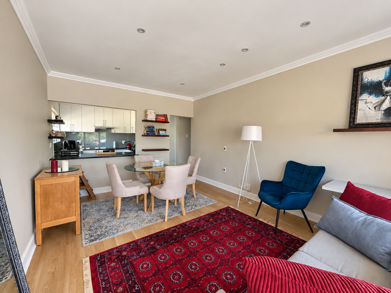 Renovated 1-bedroom apartment in the heart of Rosebank - Photo 10