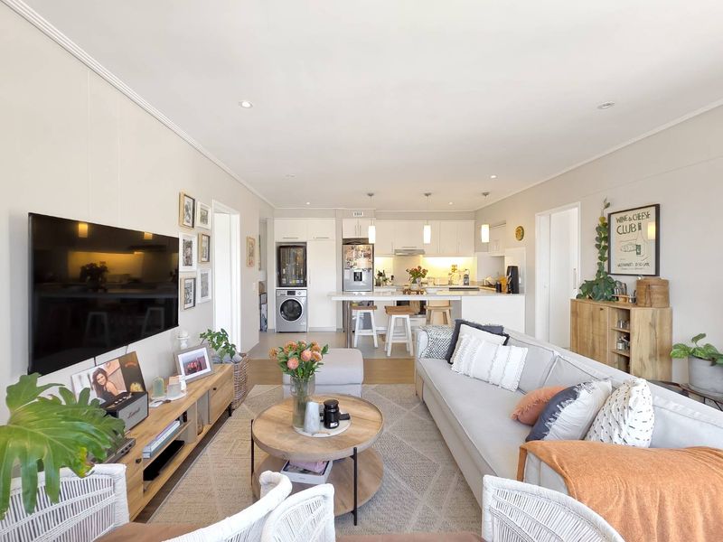 Beautiful Sunny Apartment with Iconic Mountain Views - Photo 8